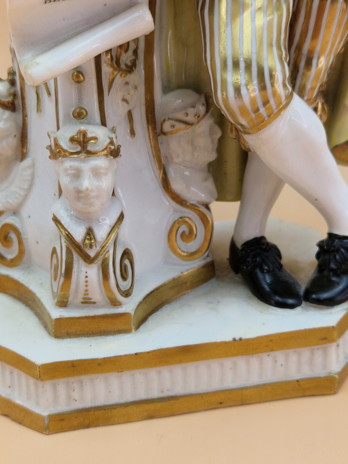 A PAIR OF 19th C. DERBY FIGURES OF SHAKESPEARE AND OF MILTON STANDING BY COLUMNS BEARING THEIR - Image 7 of 15