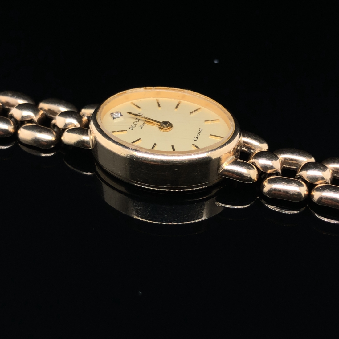 A 9ct HALLMARKED GOLD ACCURIST LADIES WRIST WATCH. GROSS WEIGHT 18.89grms. - Image 2 of 4