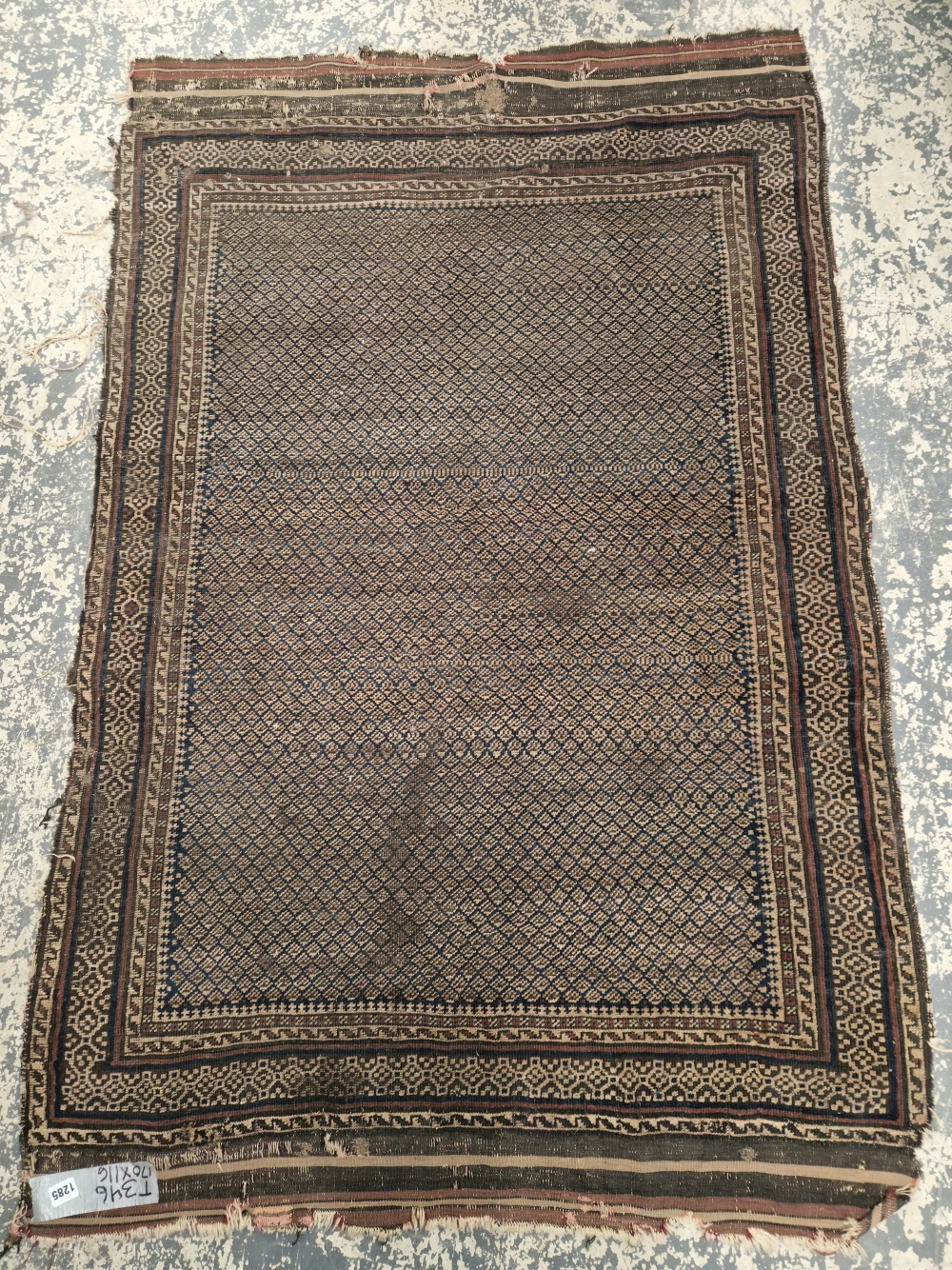 AN ANTIQUE BELOUCH RUG 170 x 116 cm. - Image 4 of 6