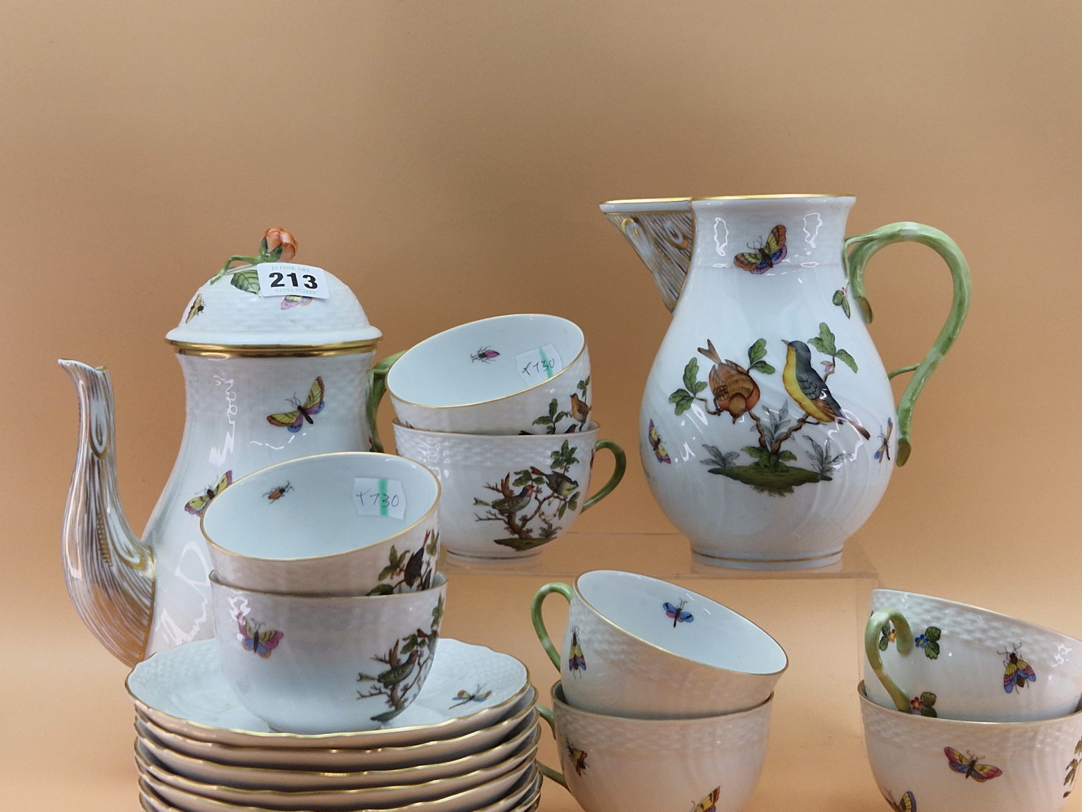 A HEREND PART TEA AND COFFEE SET, COMPRISING: EIGHT CUPS AND SAUCERS, A MILK JUG, A COVERED TEA - Image 3 of 8