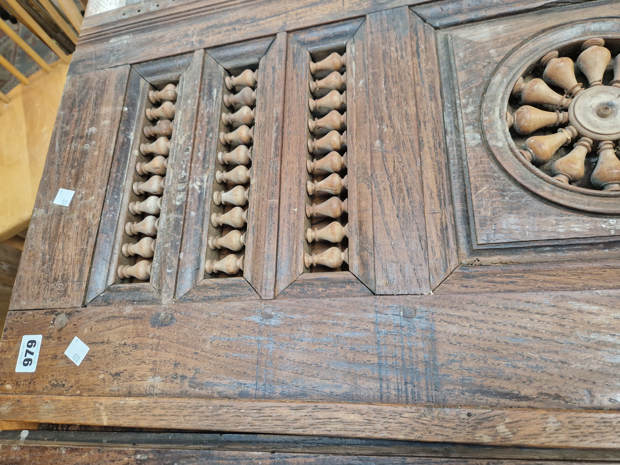 A LATE 19th/EARLY 20th C. FRENCH ROSEWOOD WRITING TABLE, THE LEATHER INSET TOP ABOVE FIVE BANDED - Image 9 of 9