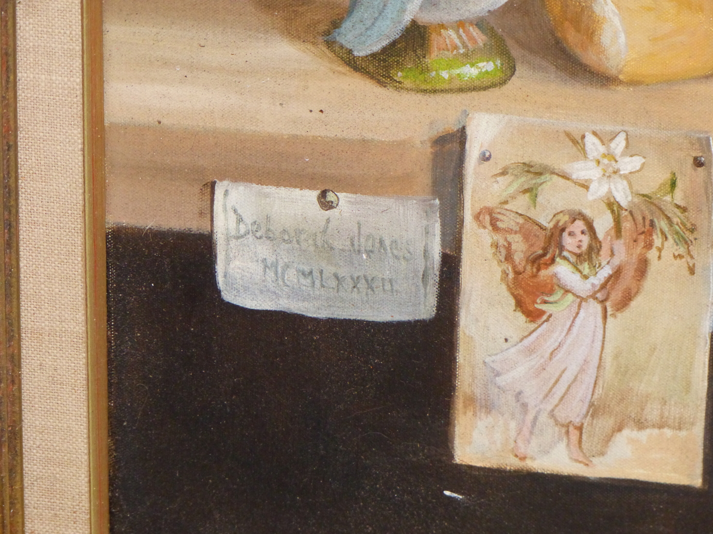 DEBORAH JONES (1921-2012) ARR, TEDDY BEARS AND DOLLS ON A SHELF, SIGNED AND DATED 1982, OIL ON - Image 3 of 5