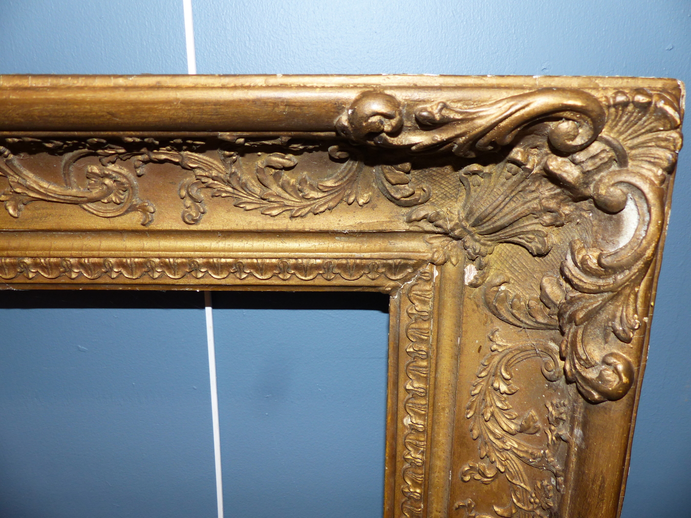 A LARGE 19TH CENTURY GILTWOOD AND GESSO PICTURE FRAME.