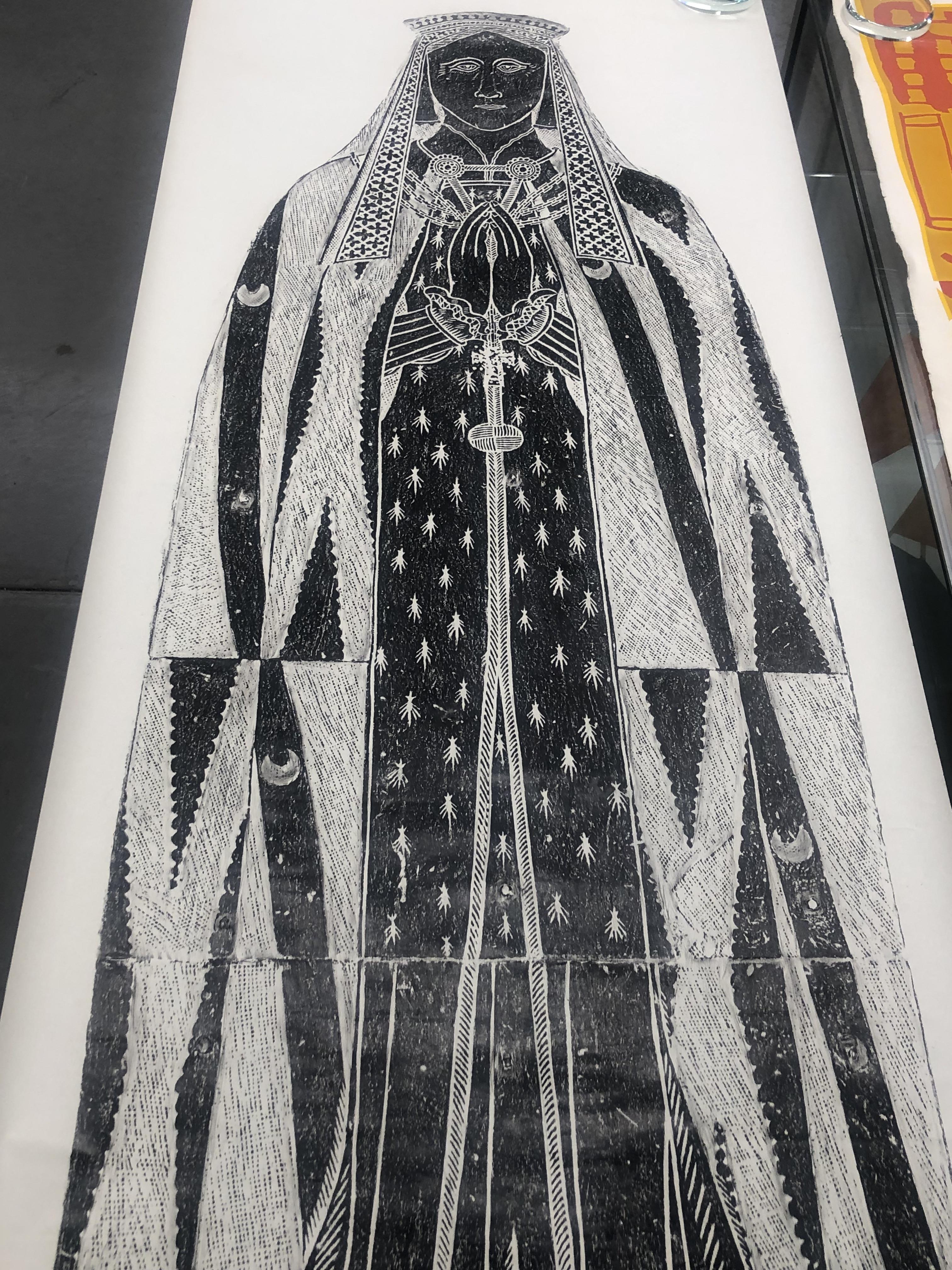 A LARGE BRASS RUBBING OF ELIZABETH DE VERE, COUNTESS OF OXFORD, FROM THE BRASS AT ST MARY'S - Image 8 of 12