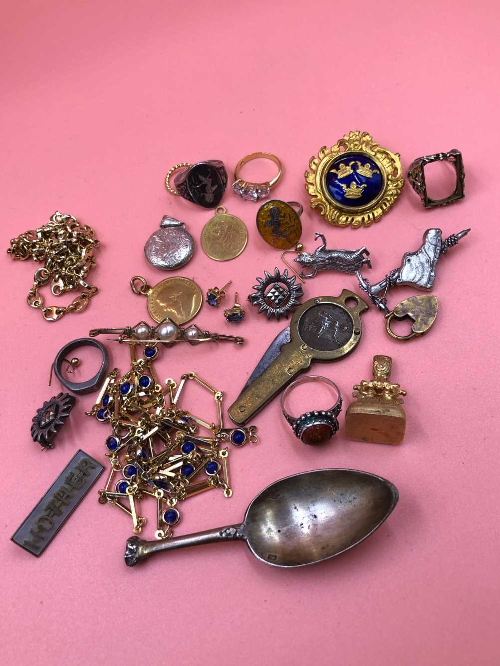 A pair of 9ct gold gemset earrings, two Siam silver rings and a brooch, a eastern ring with