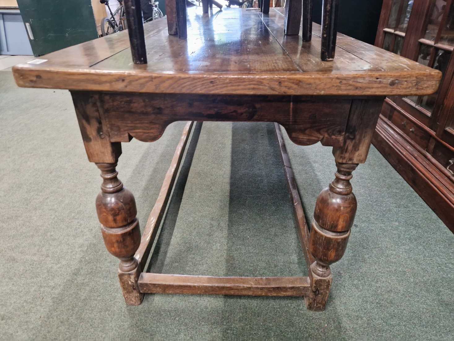 An oak refectory table - Image 3 of 9