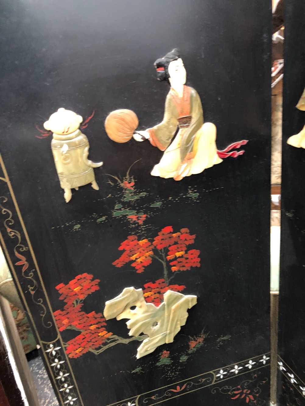 An Oriental lacquer and stone set screen. Thank you for your inquiry, details are as follows: - Image 15 of 18
