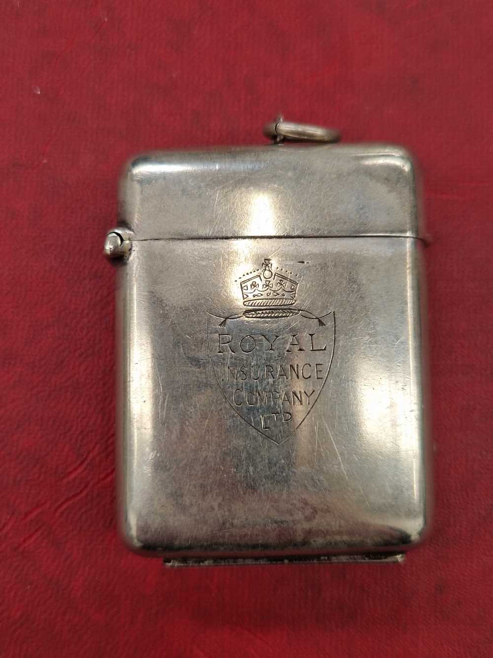 A nickle silver vesta case with rare push button game counter feature, inscribed for Royal Insurance - Bild 2 aus 4