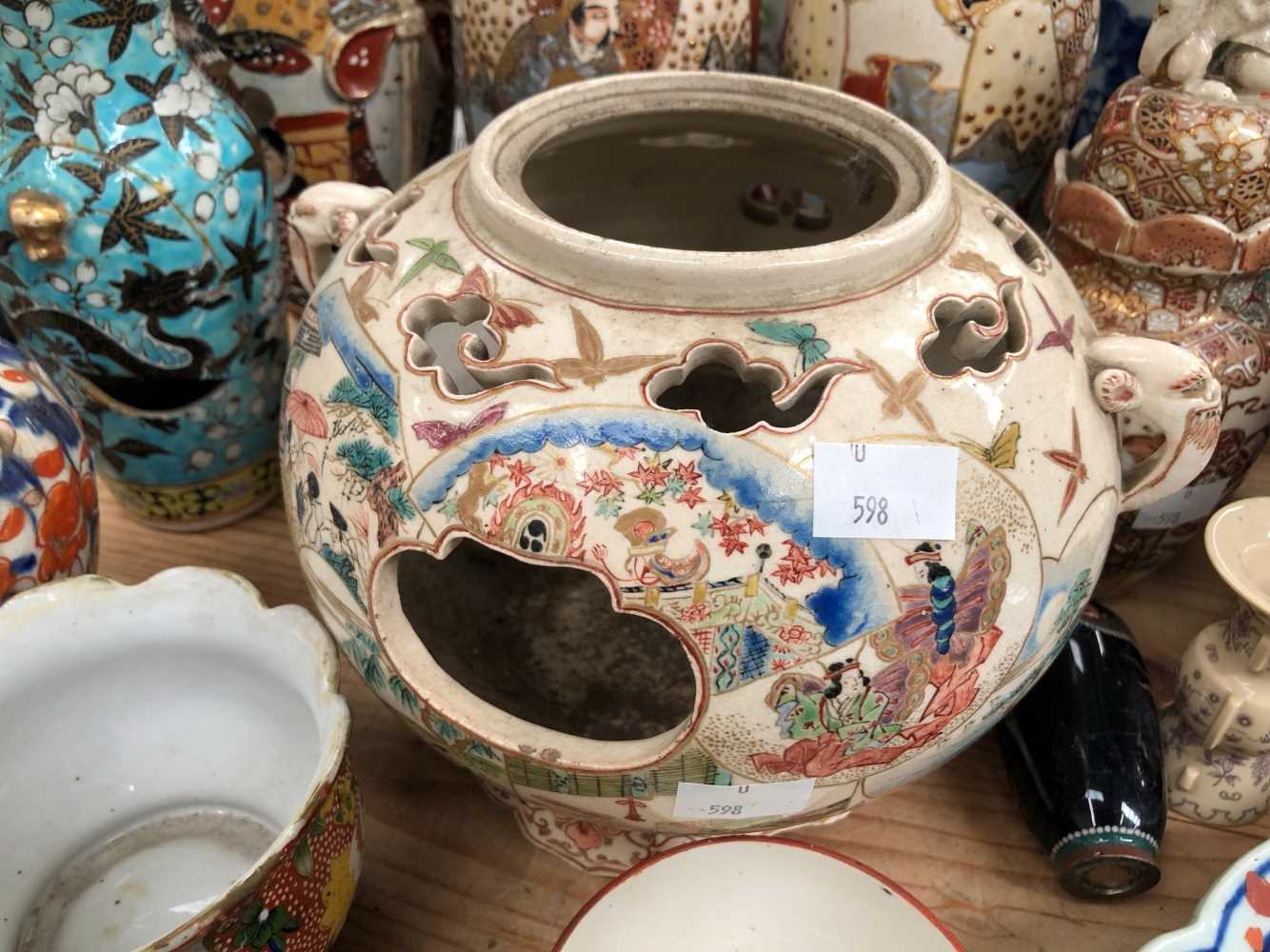 Chinese and Japanese vases, dishes and a figural lamp - Image 8 of 12
