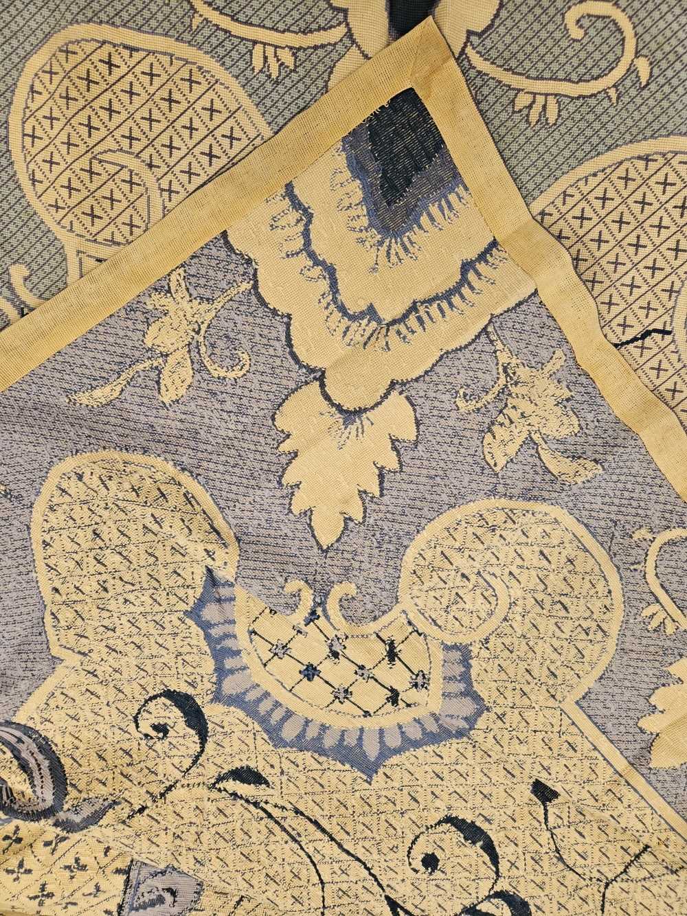 A large flat weave rug, blue and white pattern. 353cm x 268cm - Bild 3 aus 3