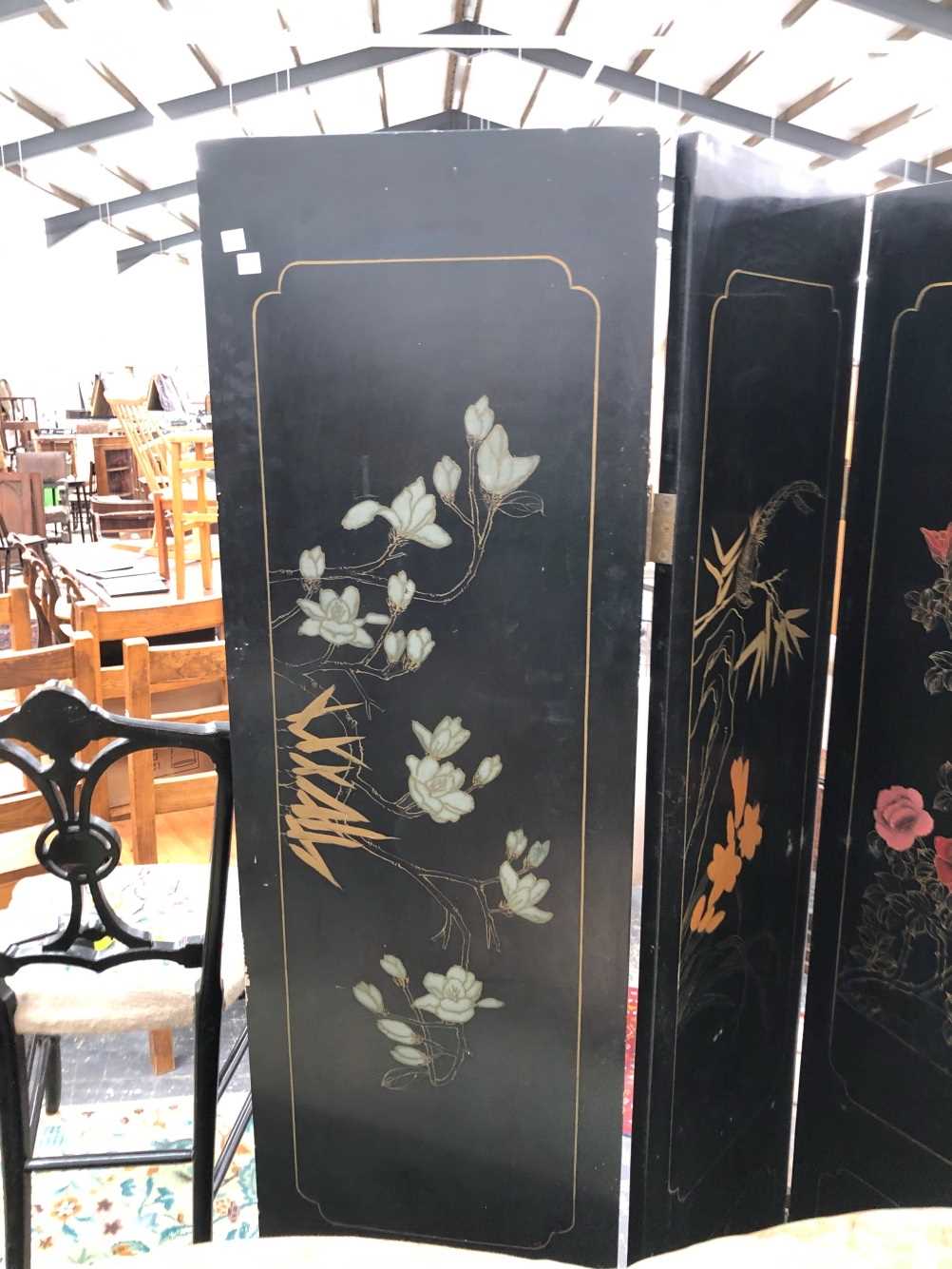 An Oriental lacquer and stone set screen. Thank you for your inquiry, details are as follows: - Image 17 of 18