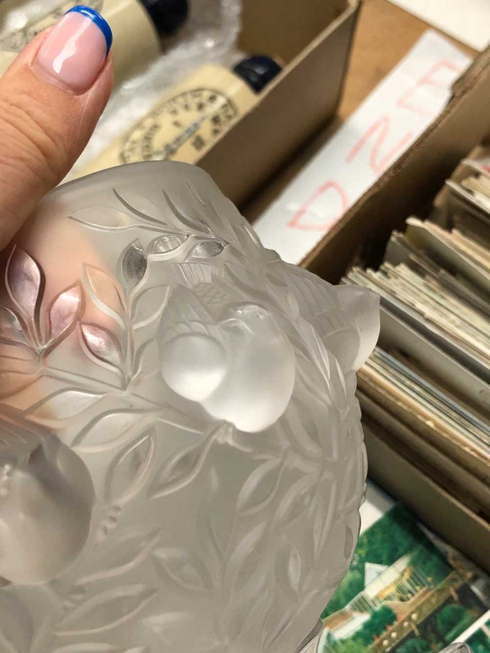 A Lalique Elisabeth pattern frosted glass vase moulded with songbirds amongst foliage together - Image 8 of 8