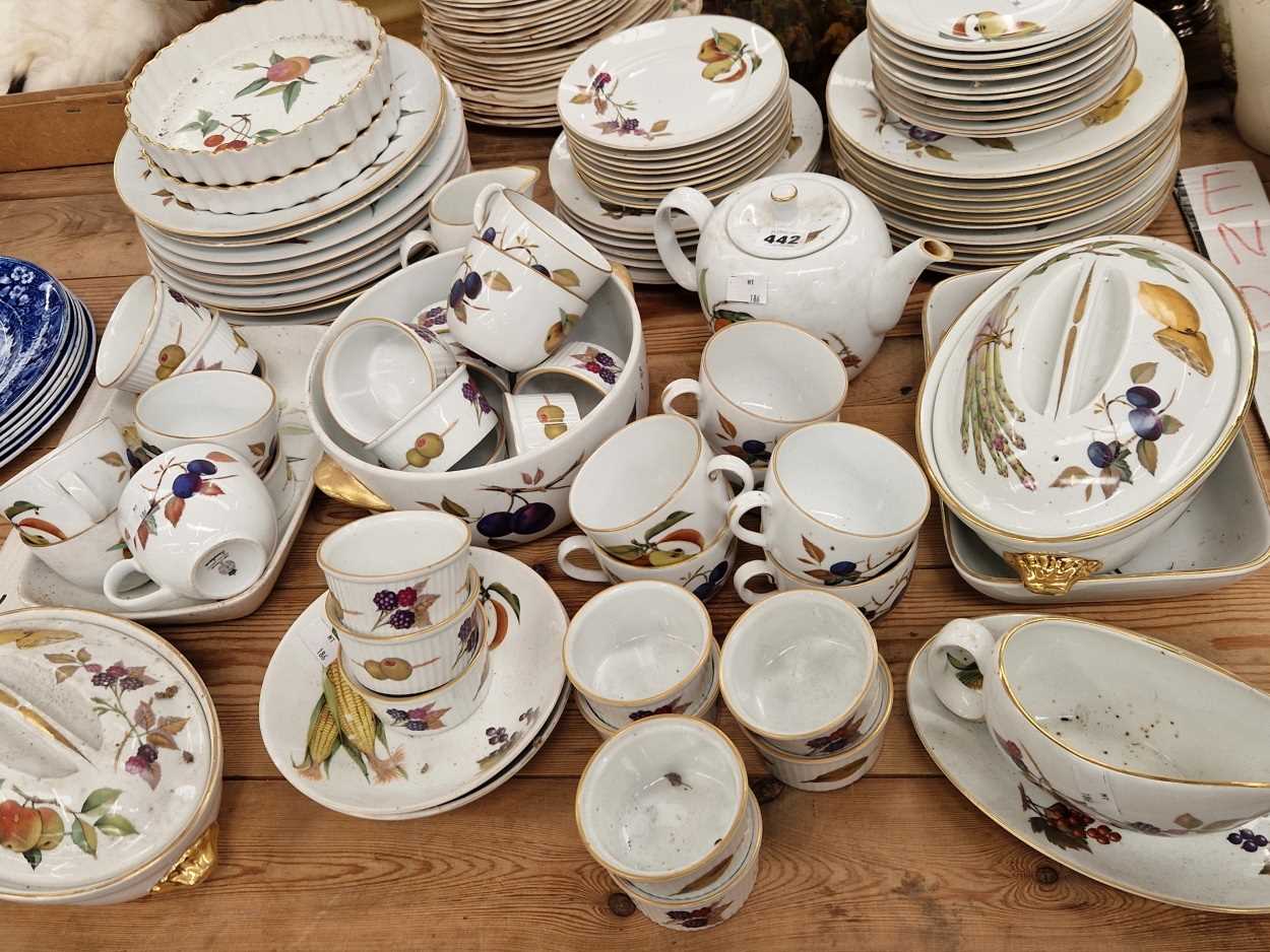 A collection of Worcester Evesham pattern tea and dinner wares