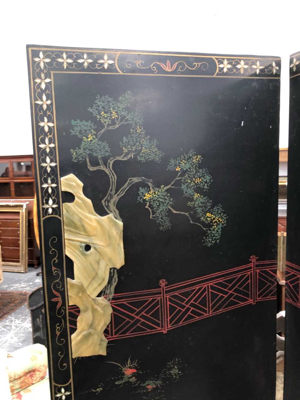 An Oriental lacquer and stone set screen. Thank you for your inquiry, details are as follows: - Image 16 of 18