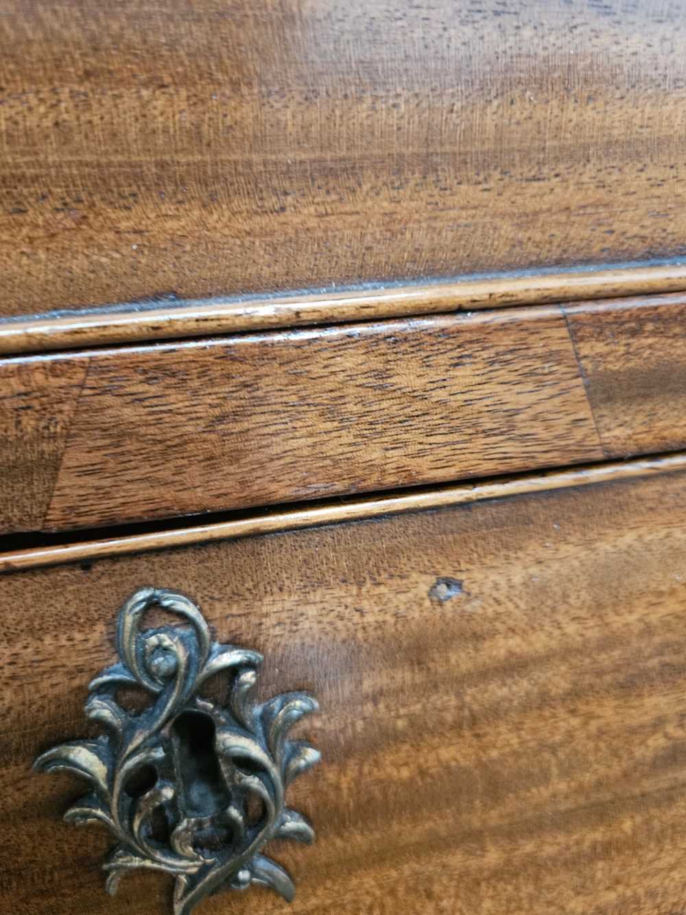 A Georgian mahogany chest on chest with brushing slide. - Image 11 of 25