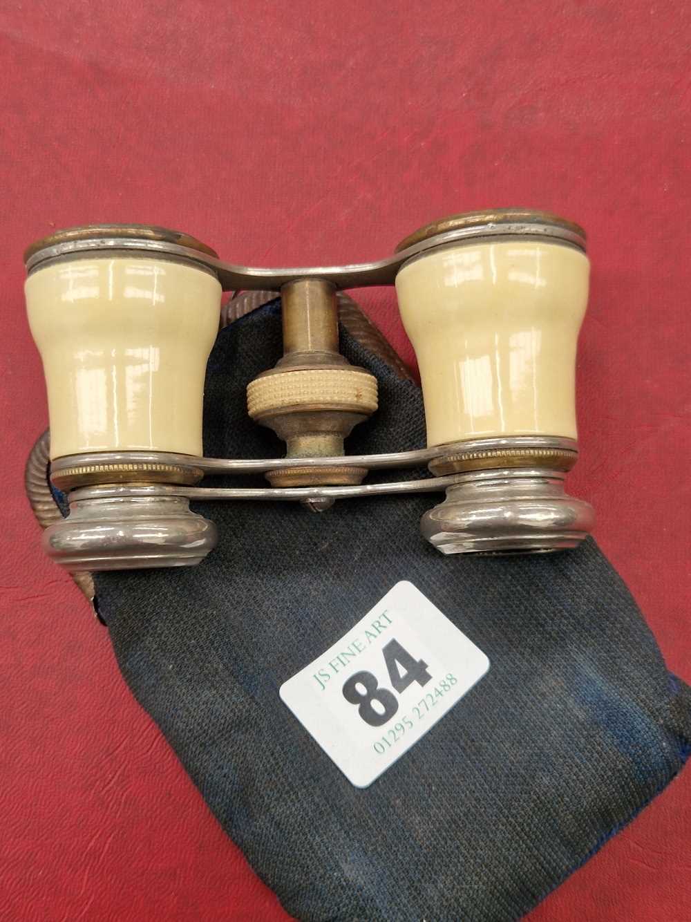 A pair of vintage opera glasses with case. - Bild 16 aus 16