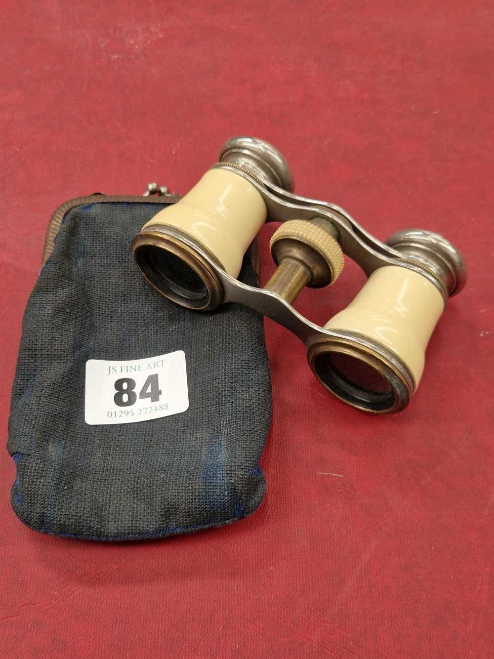 A pair of vintage opera glasses with case. - Image 13 of 16