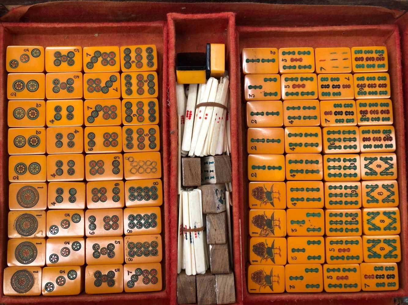 A Ravencourt microscope, a mahjong set, a mortar and two pestles, a coaching horn, a Broomfield - Bild 4 aus 4