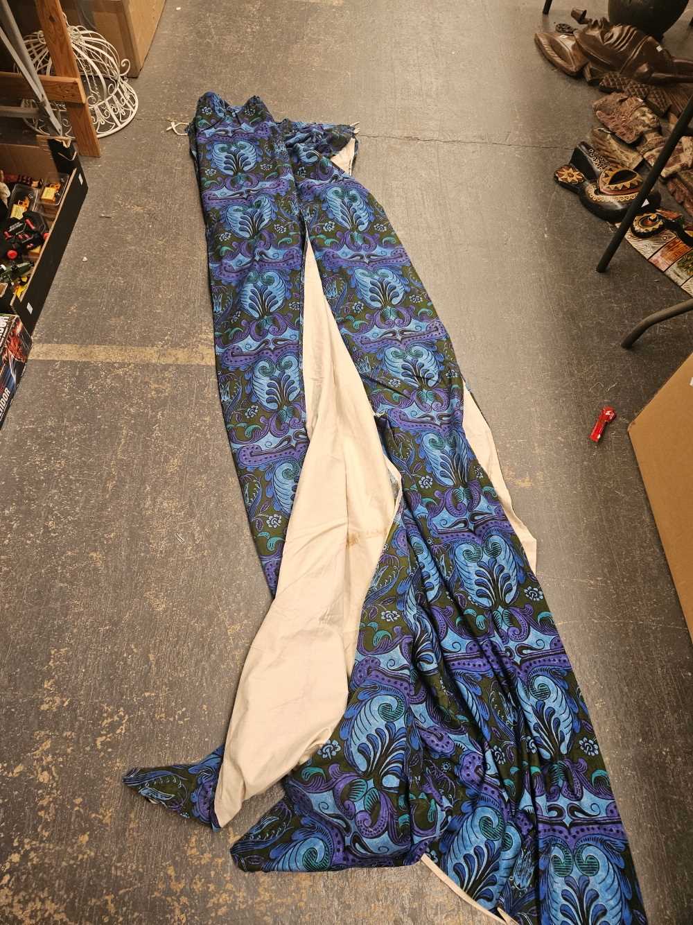 Lined blue ground floral curtain together with others unlined - Image 4 of 5