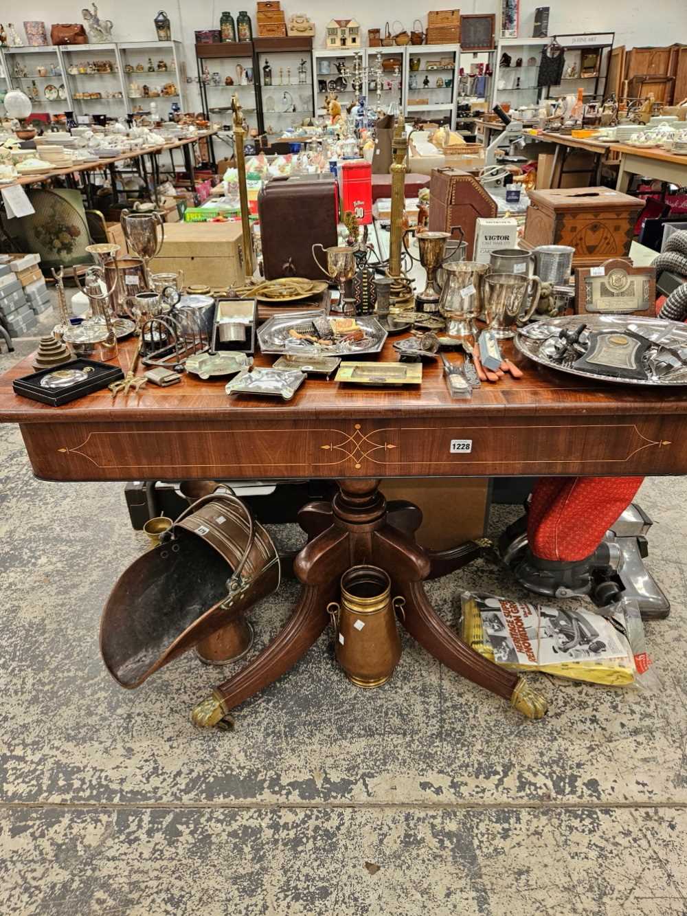 A Georgian mahogany side table on quadruped legs. - Image 2 of 2