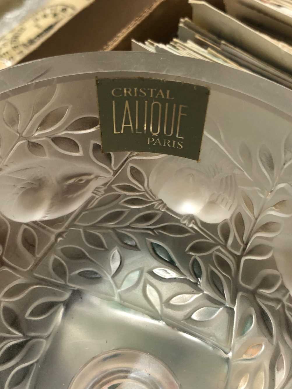 A Lalique Elisabeth pattern frosted glass vase moulded with songbirds amongst foliage together - Image 6 of 8