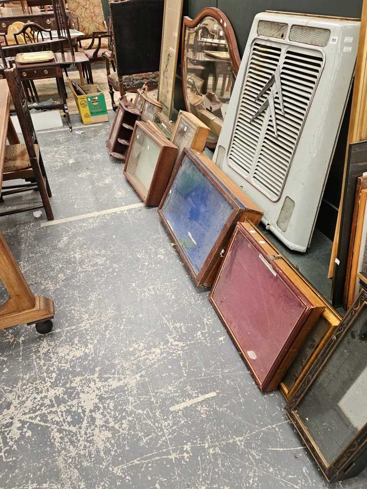 Various table top display cabinets - Image 2 of 3