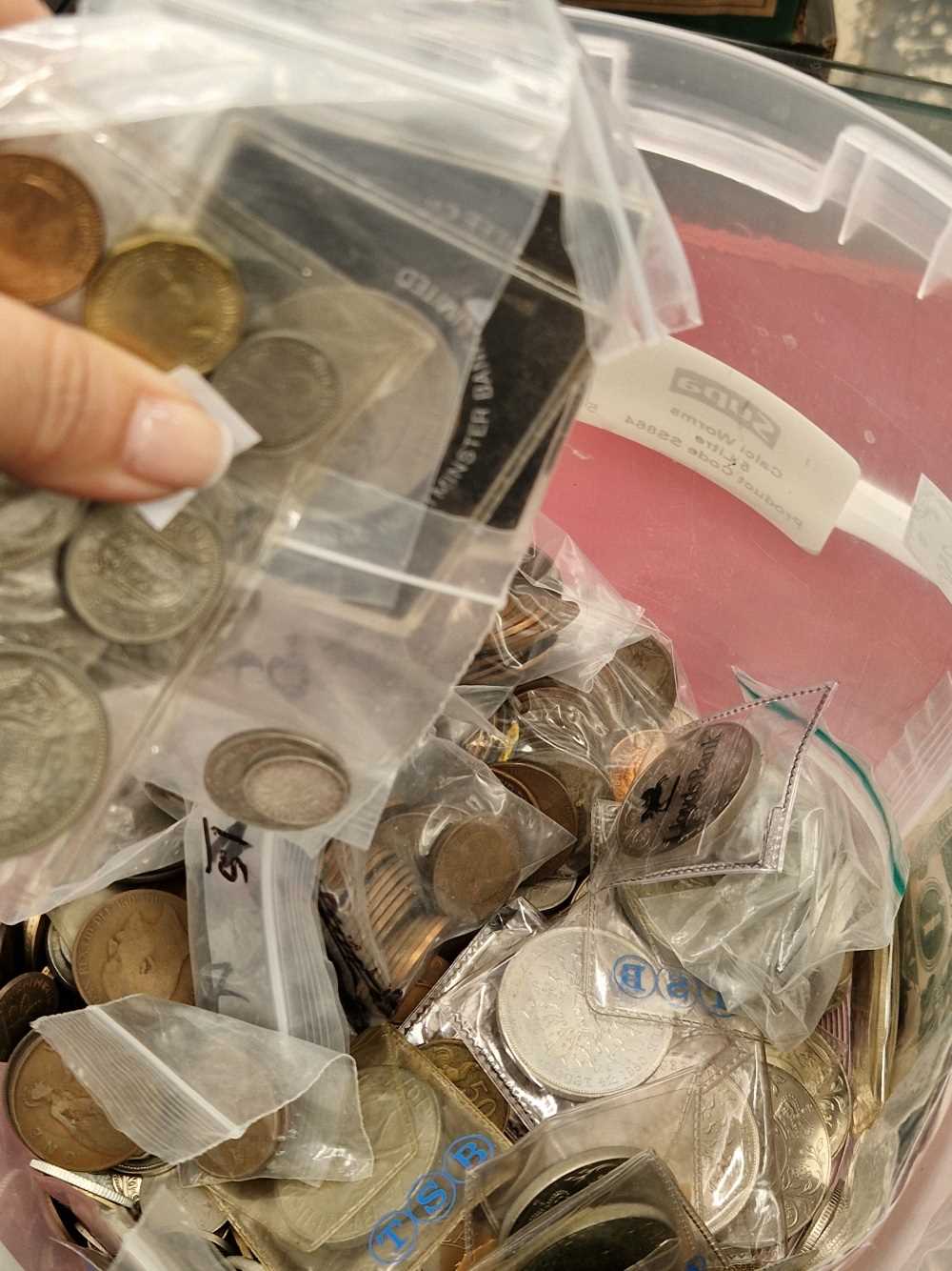 A large collection of GB coins including crowns and commemoratives, together with vintage bank