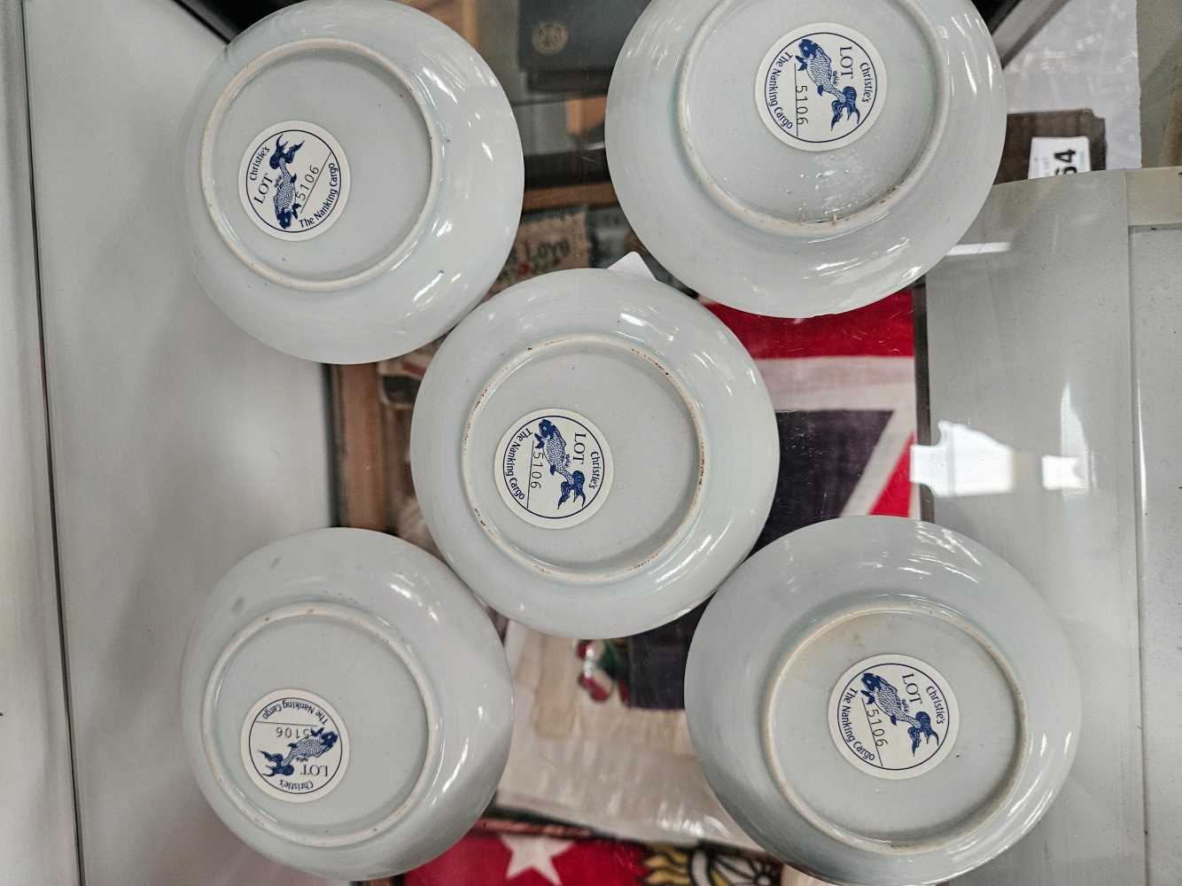 Nanking Cargo: five Chinese blue and white tea bowls and saucers - Image 2 of 4