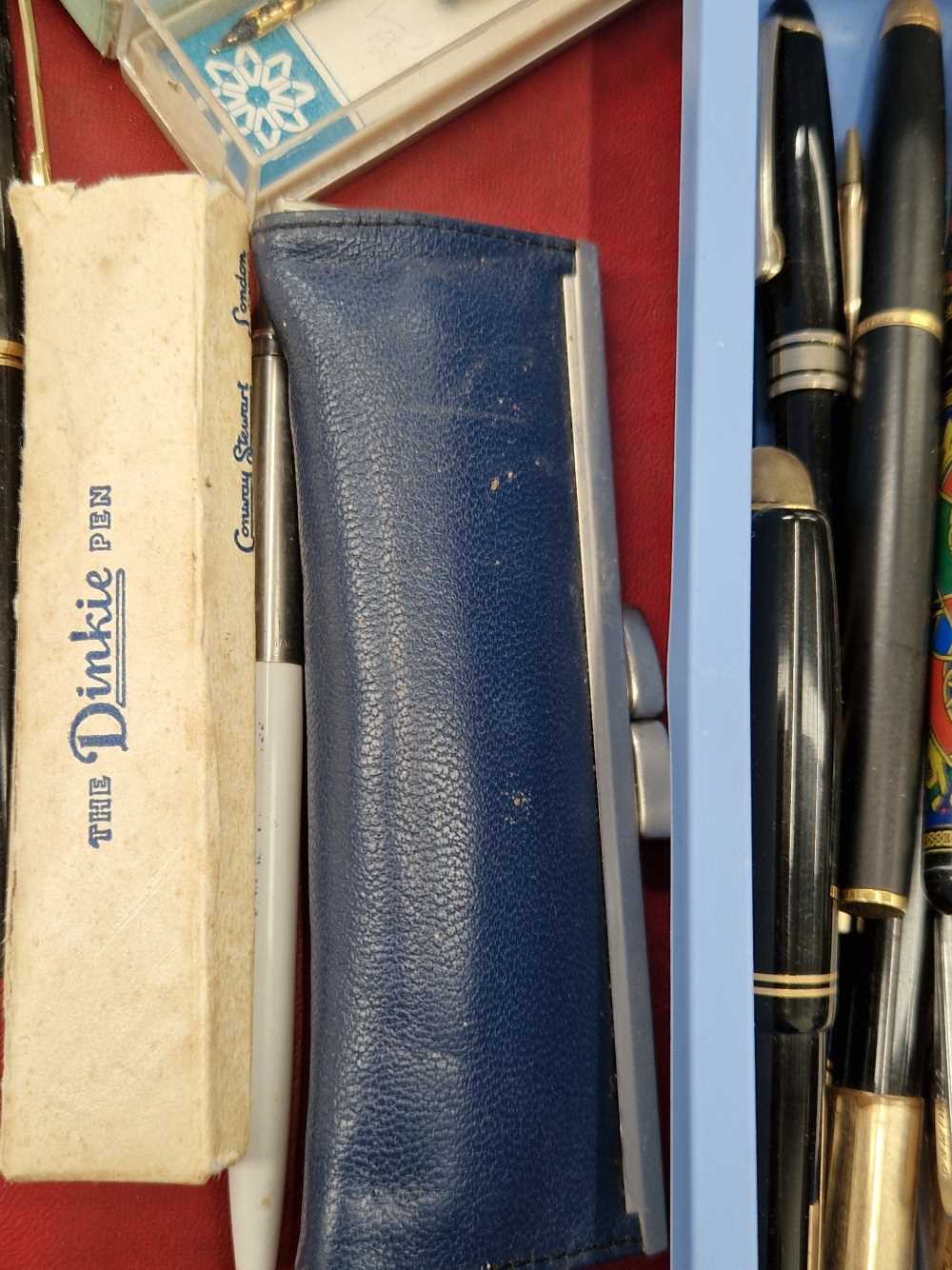A collection of vintage and other various fountain and ballpoint pens to include Parker, Burnham, - Image 4 of 4