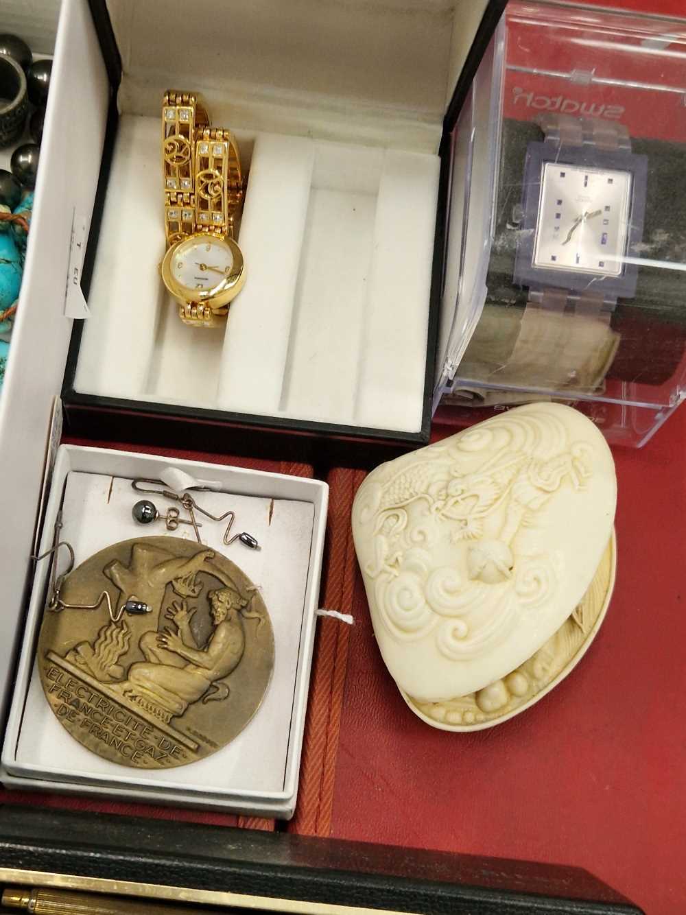 Jewellery and collectables to include silver earrings, a swatch watch, medallions, snuff bottle - Image 3 of 4