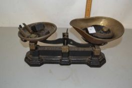 Set of weighing scales and weights