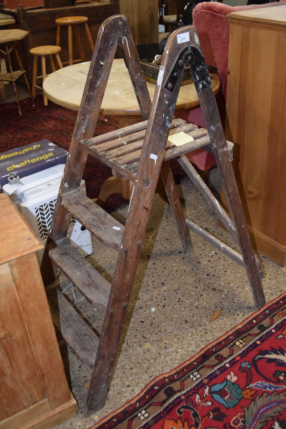 Folding stepladder