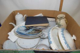 Mixed Lot: Various ceramics, collectors plates, dinner wares, tea wares etc