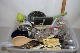 Mixed Lot: Flat ware, various kitchen utensils and other items