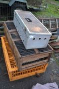 Mixed Lot: Various poultry and pigeon crates