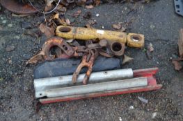 Mixed Lot: Lifting attachment and other items