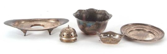 Mixed Lot: Late Victorian silver ink stand of plain boat shaped design with central oval shaped