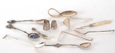 Mixed Lot: George V silver baby food pusher and feeding spoon, Sheffield 1924/25, makers mark John