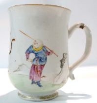 A large 18th Century Chinese export porcelain tankard of bell shape decorated with Chinese