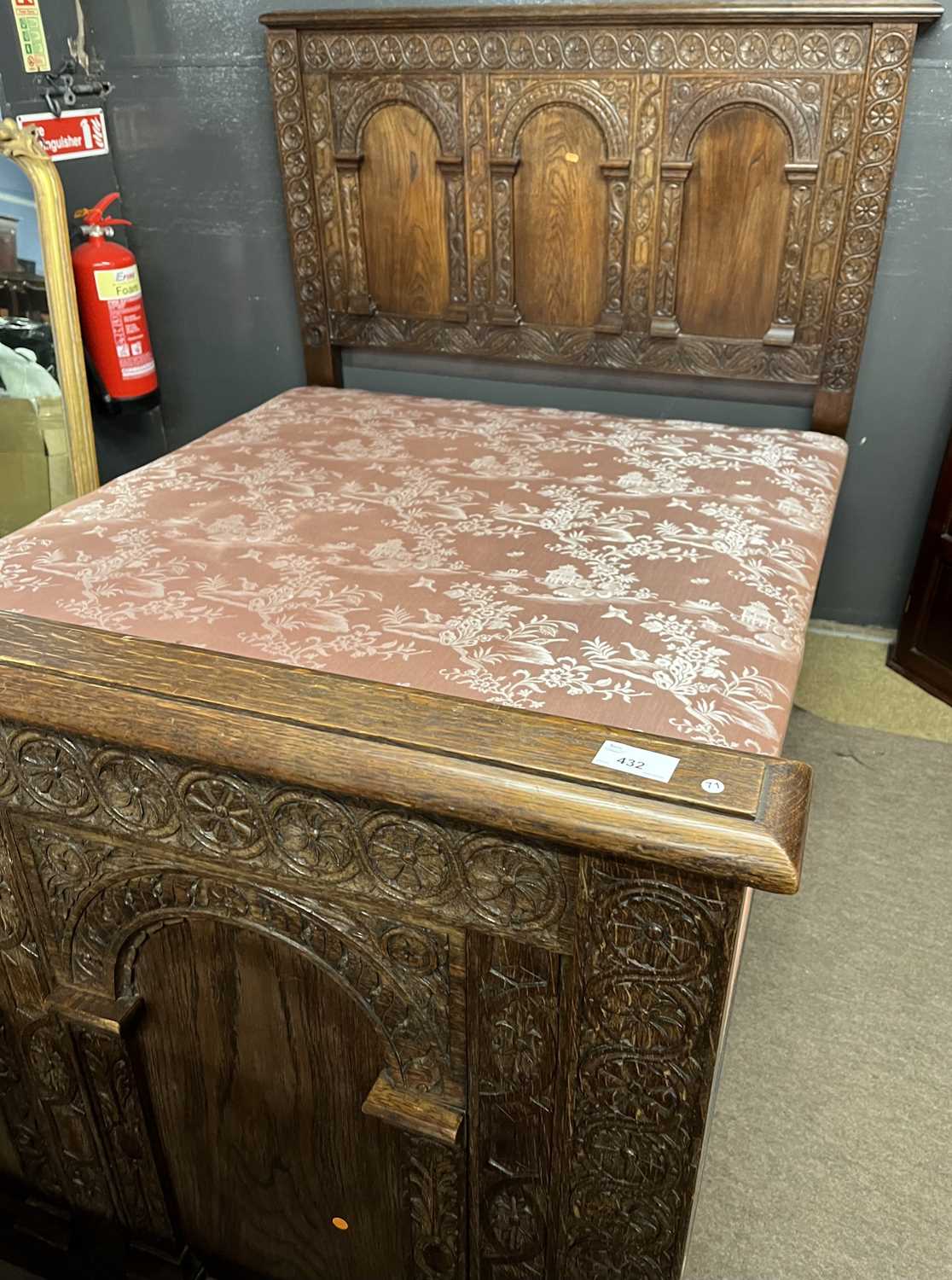 An early 20th Century carved oak double bed frame in the Jacobian style to accommodate a mattress - Image 4 of 6