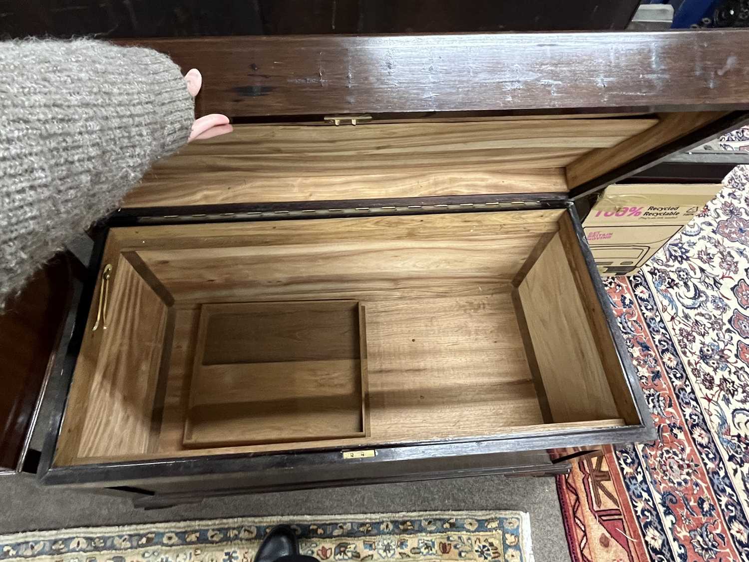 A 20th Century mahogany and camphor wood blanket box, 101cm wide (Item 43 on vendor list) - Image 5 of 5