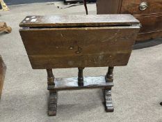 Small oak drop leaf occasional table, 56cm wide