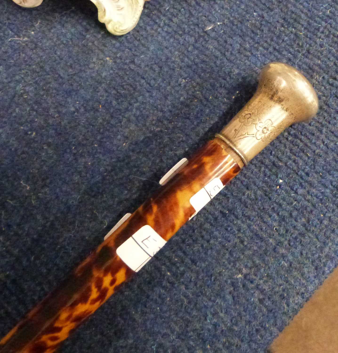 A tortoiseshell and white metal topped walking cane, 88cm long - Image 3 of 3