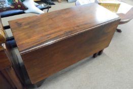 A Georgian mahogany gate leg table of hinged rectangular form, 121cm wide