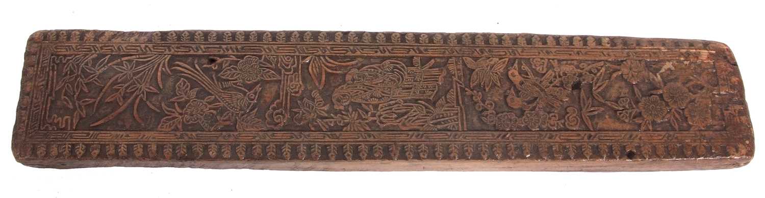 An antique Chinese wooden printing block decorated with figures, birds and foliage, 45 x 9cm - Image 2 of 7