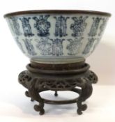 A large Chinese porcelain bowl possibly Ming Dynasty with blue and white design, 26cm diameter - Inv