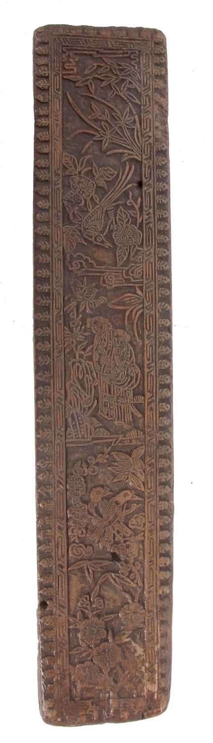 An antique Chinese wooden printing block decorated with figures, birds and foliage, 45 x 9cm - Image 3 of 7