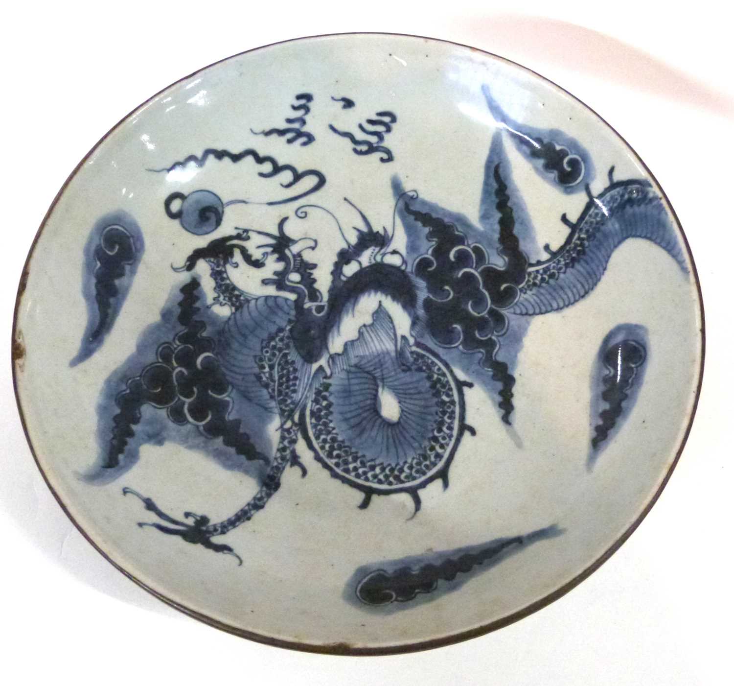 A Chinese porcelain dish with dragon decoration together with a further Japanese dish with fish - Image 4 of 6