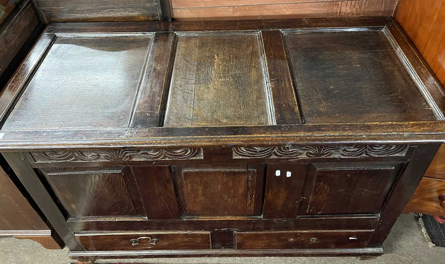 An 18th Century dark oak mule chest with lifting top and two drawers to base, 130cm wide (Item 3 - Image 3 of 4