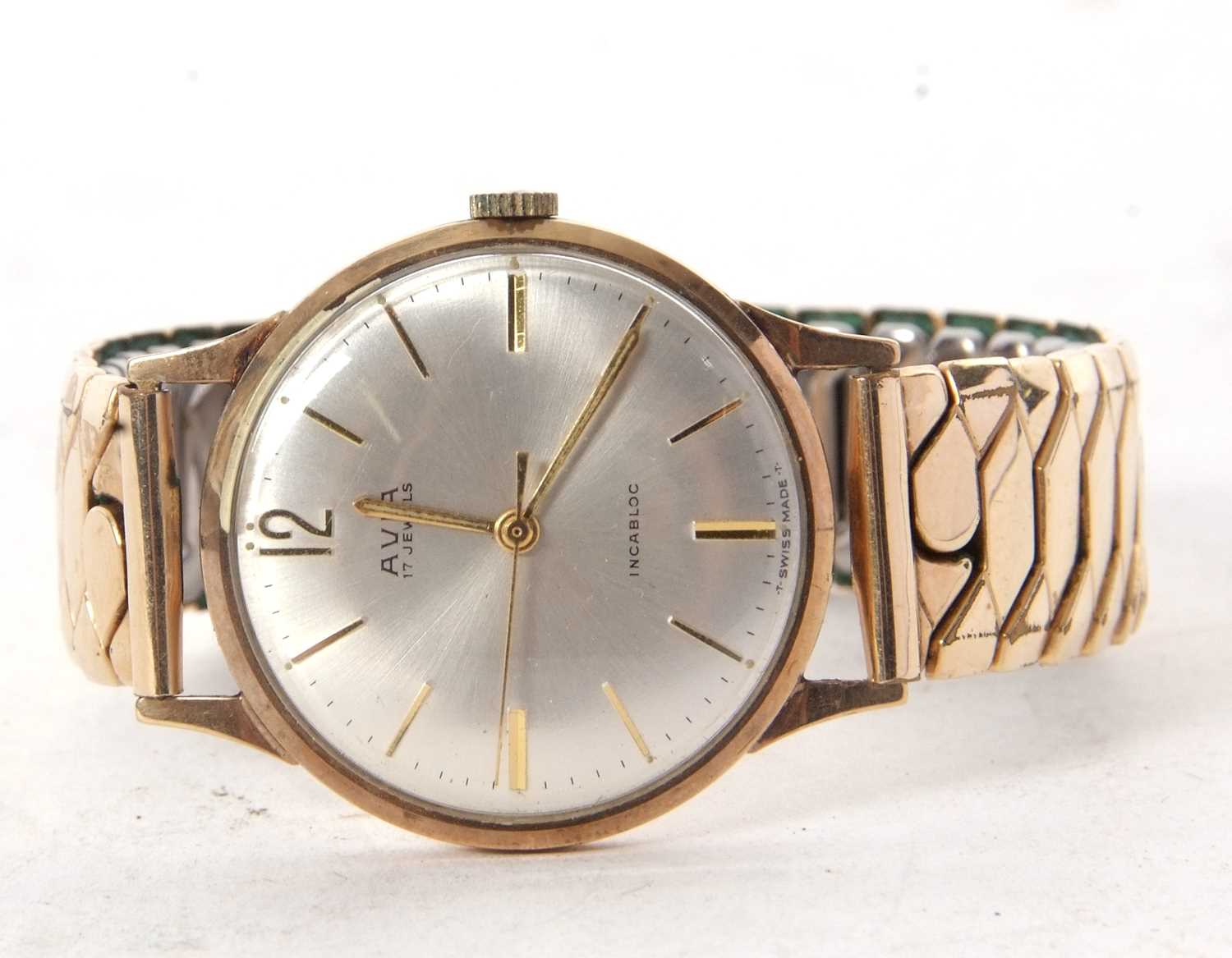 An Avia gents 9ct gold cased wristwatch, stamped 375 on the inside of the case back, it has a - Image 2 of 3